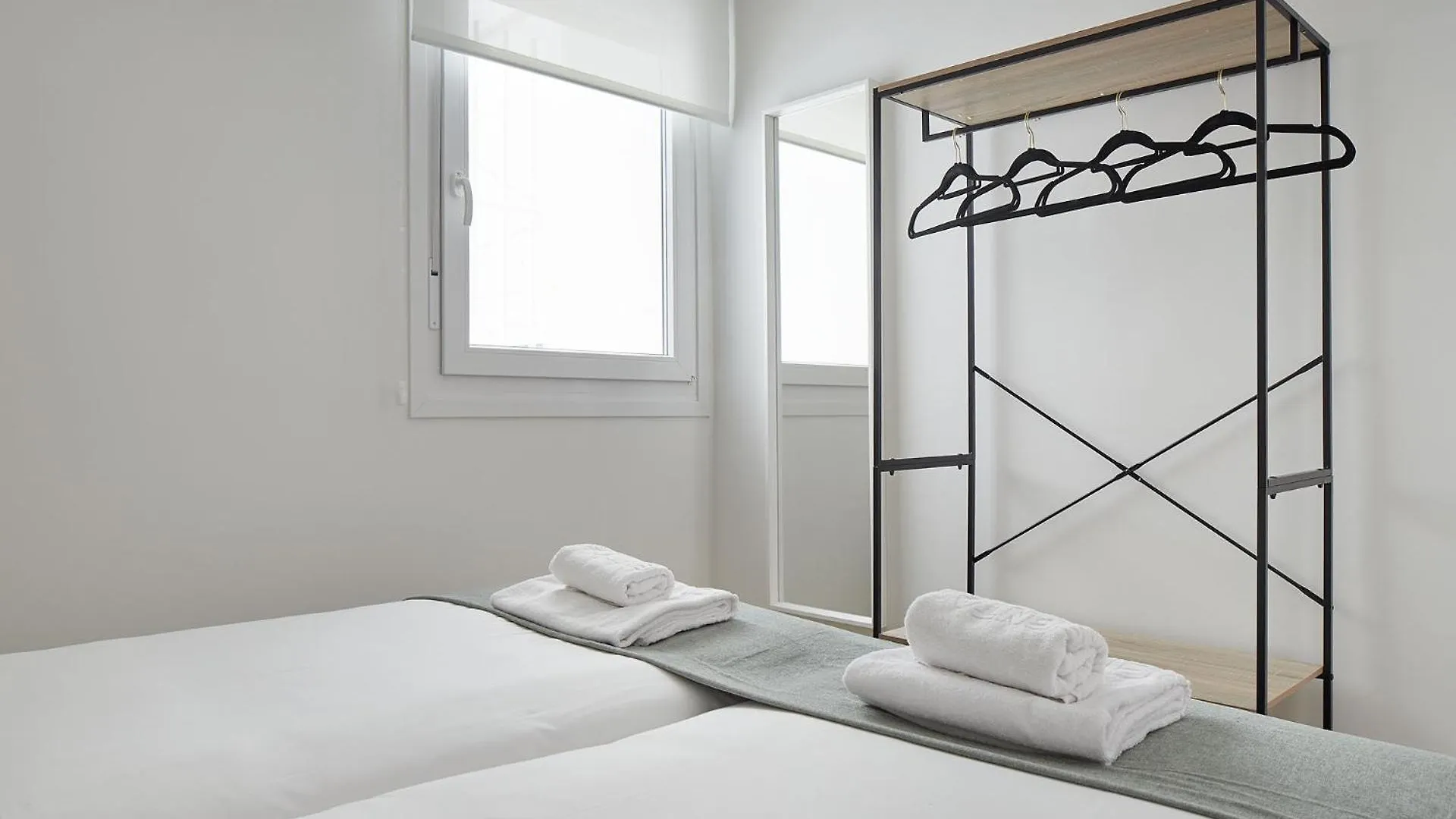 The Rentals Collection - Ronda San Sebastian Apartment